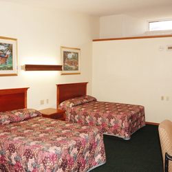Lehrs Motel - Guest Room with Two Double Beds
