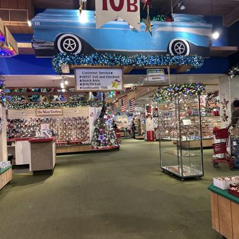 Bronner’s CHRISTmas Wonderland - Wide open and clean aisle ways. - Home Decor Near Me - Frankenmuth, Michigan Bronner’s CHRISTmas Wonderland - Wide open and clean aisle ways. - Home Decor Near Me - Frankenmuth, Michigan