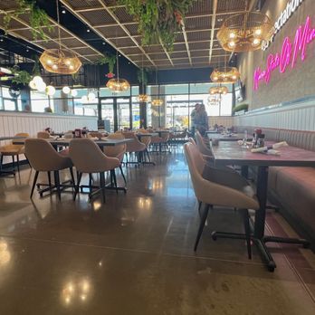 Eggspectation - Nashville - Interior - American Near Me - Nashville, Tennessee