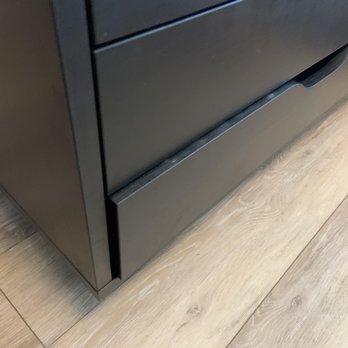 MTL Déménagement - The bottom cabinet won't close - Movers Near Me - Montreal, Quebec MTL Déménagement - The bottom cabinet won't close - Movers Near Me - Montreal, Quebec