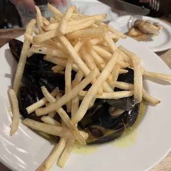 Industrial Eats - Mussels in curry with fries - Pizza Near Me - Buellton, California