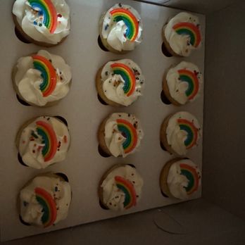 Lil Bites Bakery - Mini cupcakes - Caterers Near Me