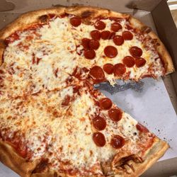 Renzo's Pizza & Restaurant - Lg Pepperoni Pie