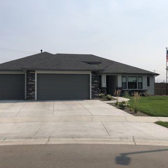 Tresidio Homes - a house with a flag in the front yard - General Contractors Near Me - Meridian, Idaho Tresidio Homes - a house with a flag in the front yard - General Contractors Near Me - Meridian, Idaho
