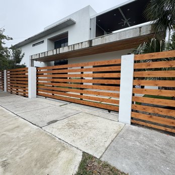 Fis Group welding - Modern wood-concrete-aluminum fence - Metal Fabricators Near Me - Opa-locka, Florida