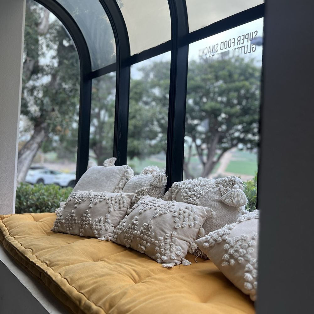 Choice Juicery - Cute Interior Seating - Vegan Near Me - Carlsbad, California