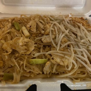 Thai Erawan Restaurant - Pad Thai with chicken - Thai Near Me - Yorktown, Virginia Thai Erawan Restaurant - Pad Thai with chicken - Thai Near Me - Yorktown, Virginia