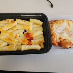 Pizzico Ristorante & Martini Bar - Chicken parm lunch special. Where's the sauce??