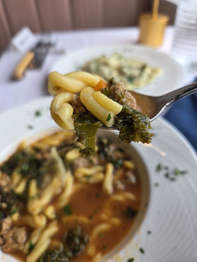 The Winey Bride Logo