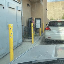 Long wait, no escape! Be warned, I've been in line over half hour!!! 5-7 minutes per car is absolutely unacceptable!! Long wait, no escape! Be warned, I've been in line over half hour!!! 5-7 minutes per car is absolutely unacceptable!!
