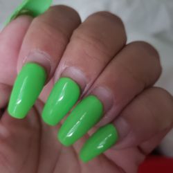 Luxe Nail Bar - No lifting!  Over 4 weeks old and there's no lifting  or cracks. Awesome.
