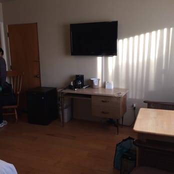 Cambria Palms Motel - Nice to have wood floors instead of old carpet - Hotels Near Me - Cambria, California