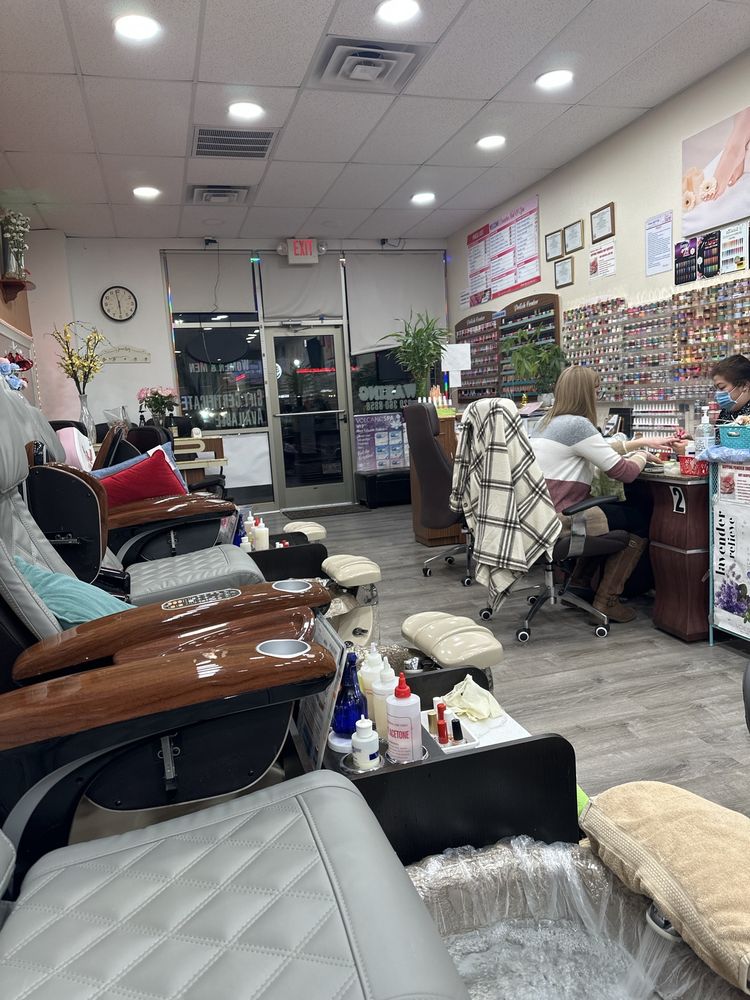 CREATIVE NAILS Updated October 2024 16 Photos & 34 Reviews 1002 W