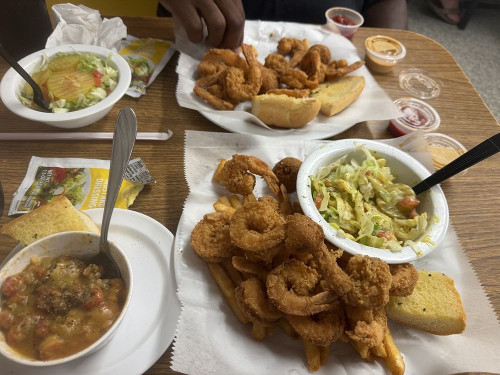 Perry's Seafood Logo