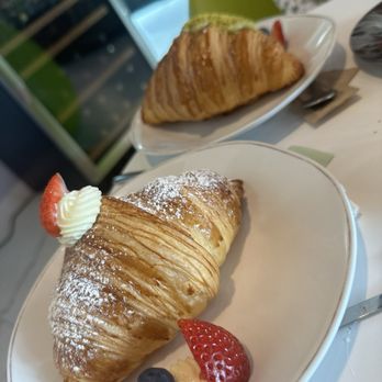 D'Liras - Bakeries Near Me - Wilton Manors, Florida