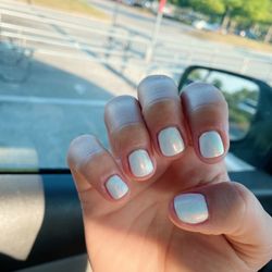 Madalynne's Nails and Spa - Gel manicure