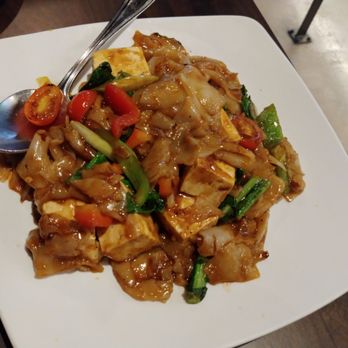Thai Kitchen Bird Pepper - Drunken noodles with soft tofu - Thai Near Me - Bellevue, Washington Thai Kitchen Bird Pepper - Drunken noodles with soft tofu - Thai Near Me - Bellevue, Washington