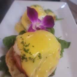 Classic Eggs Benedict Classic Eggs Benedict