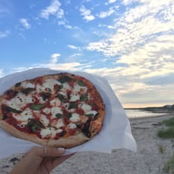 Chariot Pizza Wood Fired Catering - Margarita pizza delicious!
