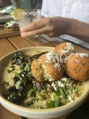 Chapulín Cantina by null