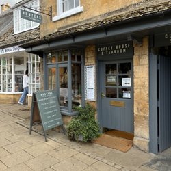 Hunters Restaurant & Tea Room - Outside - Sept 2026
