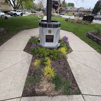 Mraz Park - Nice landscaping and dedication plaques - Dog Parks Near Me - Berwyn, Illinois Mraz Park - Nice landscaping and dedication plaques - Dog Parks Near Me - Berwyn, Illinois