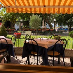 Da Vitale - Outdoor seating area with view of ocean