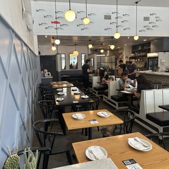 Fishwives - Seating - Seafood Near Me - Pasadena, California