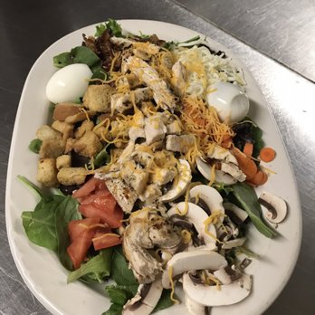 Bo's Barn - Grilled chicken salad with the works - Dance Clubs Near Me - Temple, Texas