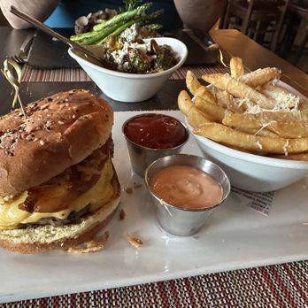 Washington Prime - Brunch burger (without the egg) and parmesan truffle fries - New American Near Me - South Norwalk, Connecticut Washington Prime - Brunch burger (without the egg) and parmesan truffle fries - New American Near Me - South Norwalk, Connecticut