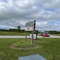 Skinner's Ribs & Bar-B-Que - Traveled nearly an hour to eat here. Worth the drive.