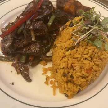 Cafe Nitido - Pepper and Onions Steak, plantain, and arroz con gandules - Dominican Near Me - Audubon, New Jersey