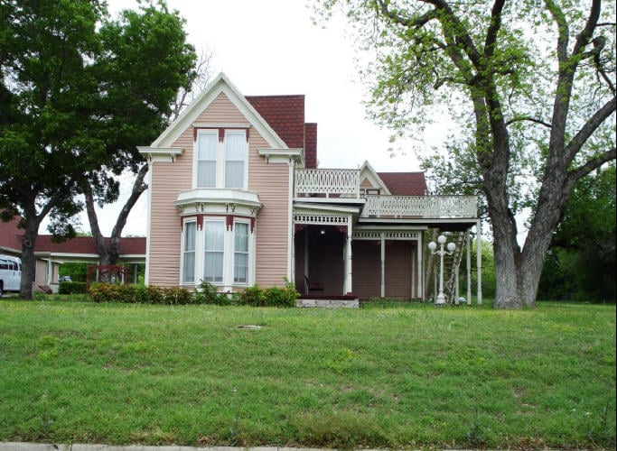 SMITHSAVAGE HOUSE 826 N Thorp Spring Rd, Granbury, Texas Landmarks