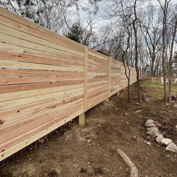 Fence101 - Hawaiian cedar horizontal fence - Fences & Gates Near Me
