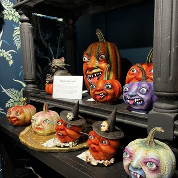 Roger's Gardens - Halloween display - Nurseries & Gardening Near Me - Corona Del Mar, California Roger's Gardens - Halloween display - Nurseries & Gardening Near Me - Corona Del Mar, California
