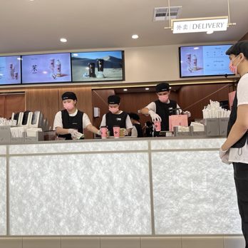 Molly Tea - Baristas working hard - Bubble Tea Near Me - Cupertino, California