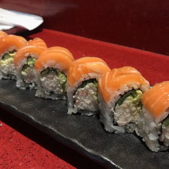 Zono Sushi - California roll with salmon - Sushi Bars Near Me - Glendale, California Zono Sushi - California roll with salmon - Sushi Bars Near Me - Glendale, California