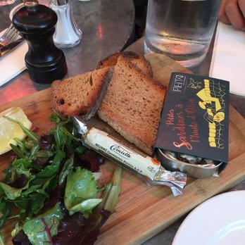 L'Éclair - Sardine presentation - French Near Me - Paris, 75 L'Éclair - Sardine presentation - French Near Me - Paris, 75
