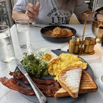St. Anthony Club - Breakfast spot at the St Anthony Luxury Hotels Collective - American Near Me - San Antonio, Texas St. Anthony Club - Breakfast spot at the St Anthony Luxury Hotels Collective - American Near Me - San Antonio, Texas