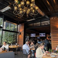 JOEY U-Village - Interior