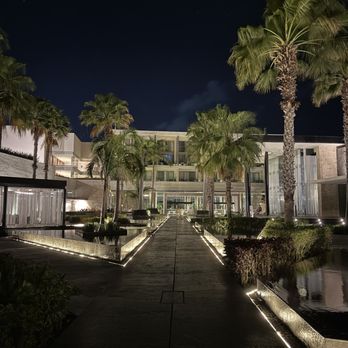 TRS Coral - walkway to lobby - Hotels Near Me - Cancún, ROO