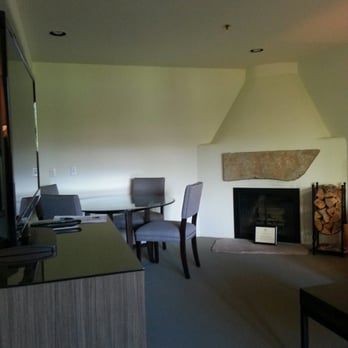 Knob Hill Inn - Suite fireplace - Hotels Near Me - Ketchum, Idaho Knob Hill Inn - Suite fireplace - Hotels Near Me - Ketchum, Idaho