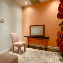 Cello Try room