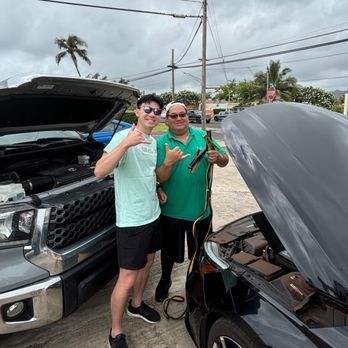 Pono Market - Employee helping us get our car jumped - Hawaiian Near Me - Kapaa, Hawaii Pono Market - Employee helping us get our car jumped - Hawaiian Near Me - Kapaa, Hawaii