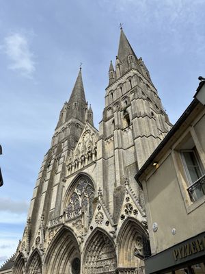 Notre-Dame de Bayeux by null