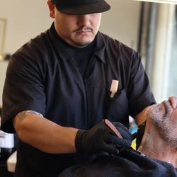 Barbershop Las Flores - Get your beard lined up with Bebo