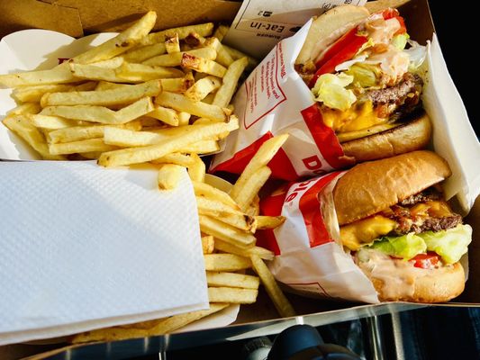 In-N-Out Burger by null