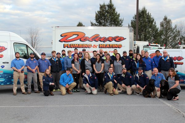 Deluxe Plumbing & Heating Logo