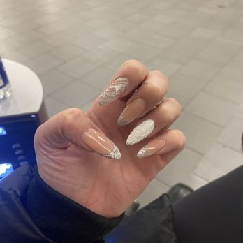 Ongles Hi-Tech Nails 1 - Christmas nails - Nail Salons Near Me - Lasalle, Quebec Ongles Hi-Tech Nails 1 - Christmas nails - Nail Salons Near Me - Lasalle, Quebec