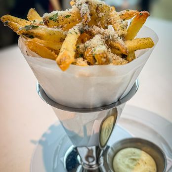 RH Cleveland | The Gallery at Pinecrest - Truffel Fries - Interior Design Near Me - Orange Village, Ohio